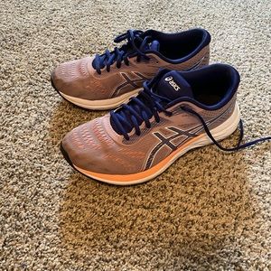 Asics women’s tennis shoes size 9